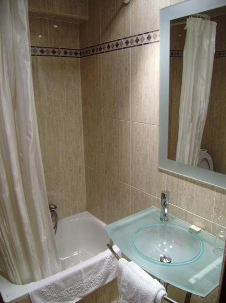 Hostal Miguel Angel Madrid Szoba fotó