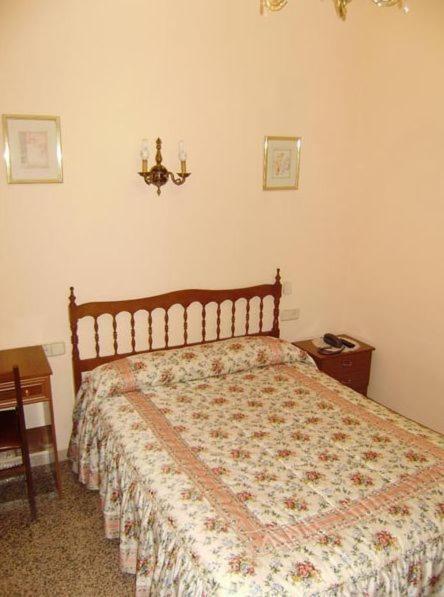 Hostal Miguel Angel Madrid Szoba fotó