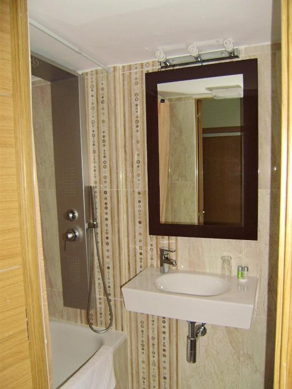 Hostal Miguel Angel Madrid Kültér fotó