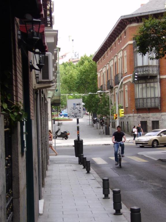 Hostal Miguel Angel Madrid Kültér fotó